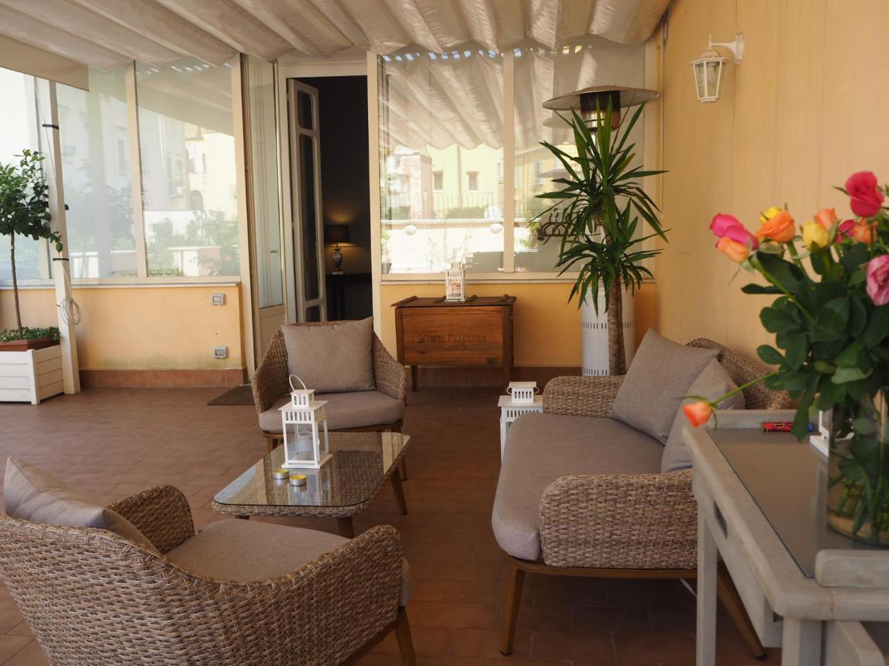 B&B Palazzo Mirelli Napoli Bagian luar foto